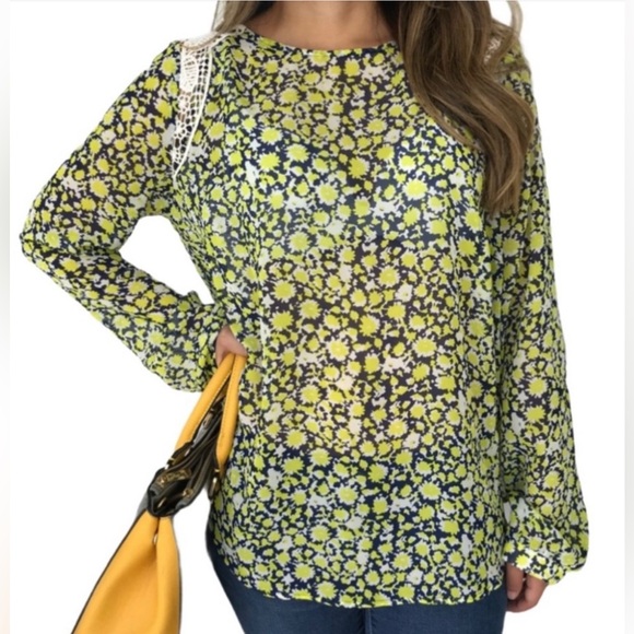 Lush Floral Button-Back Top - Picture 3 of 12